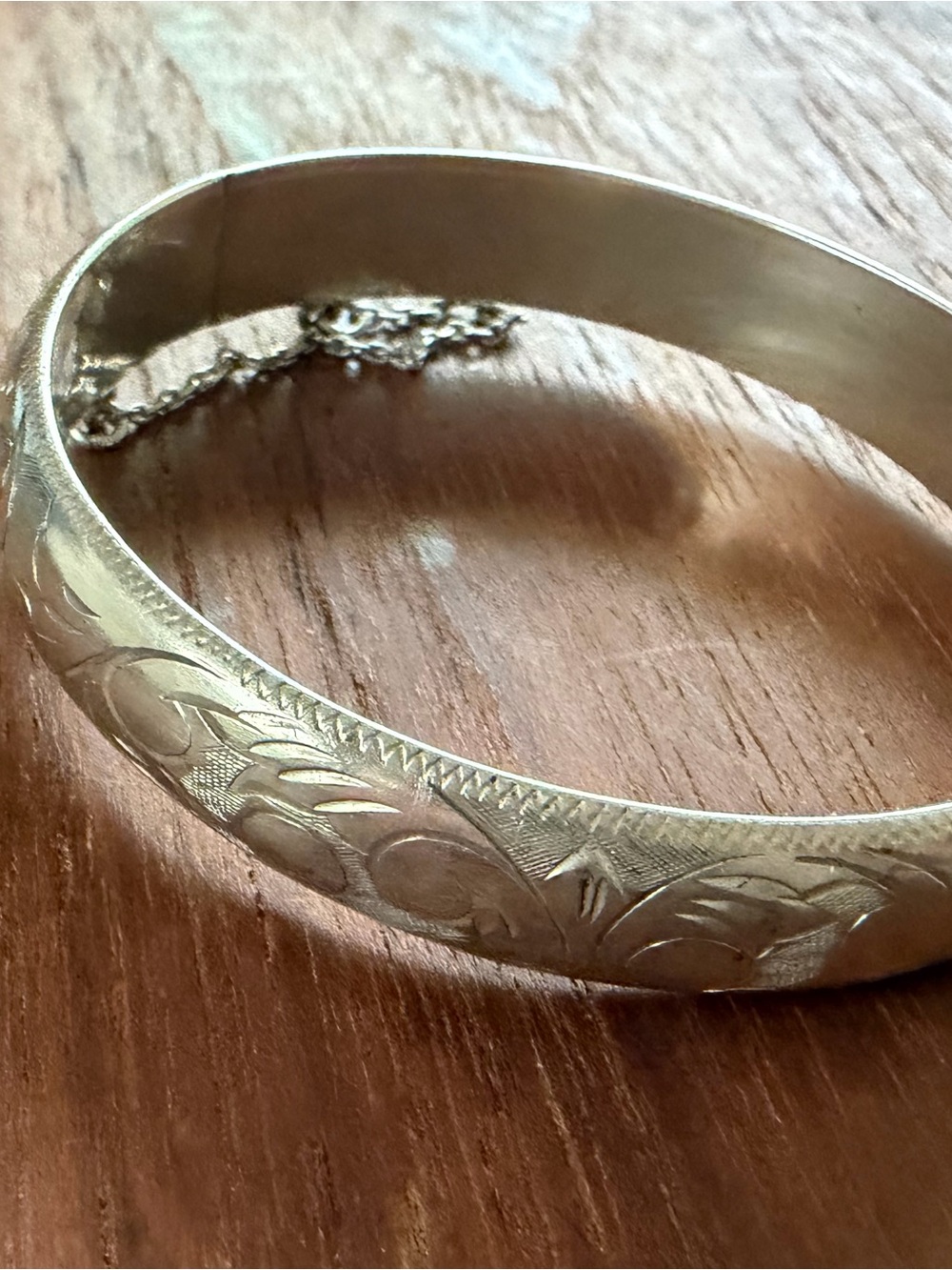 Sterling silver hinged bracelet